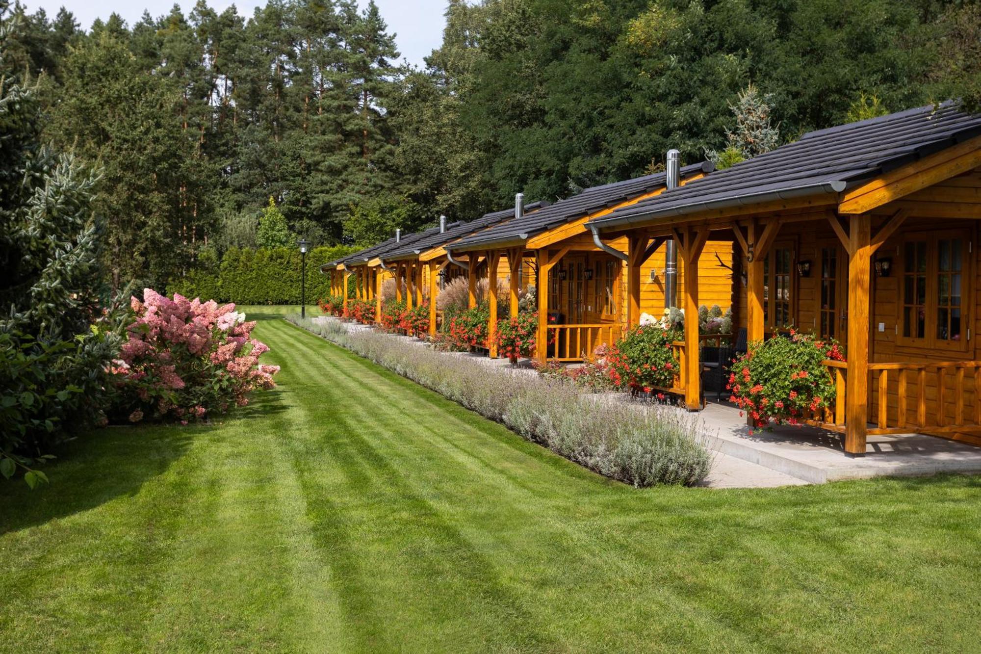 Hubertus Dwor Mysliwski Opole Esterno foto