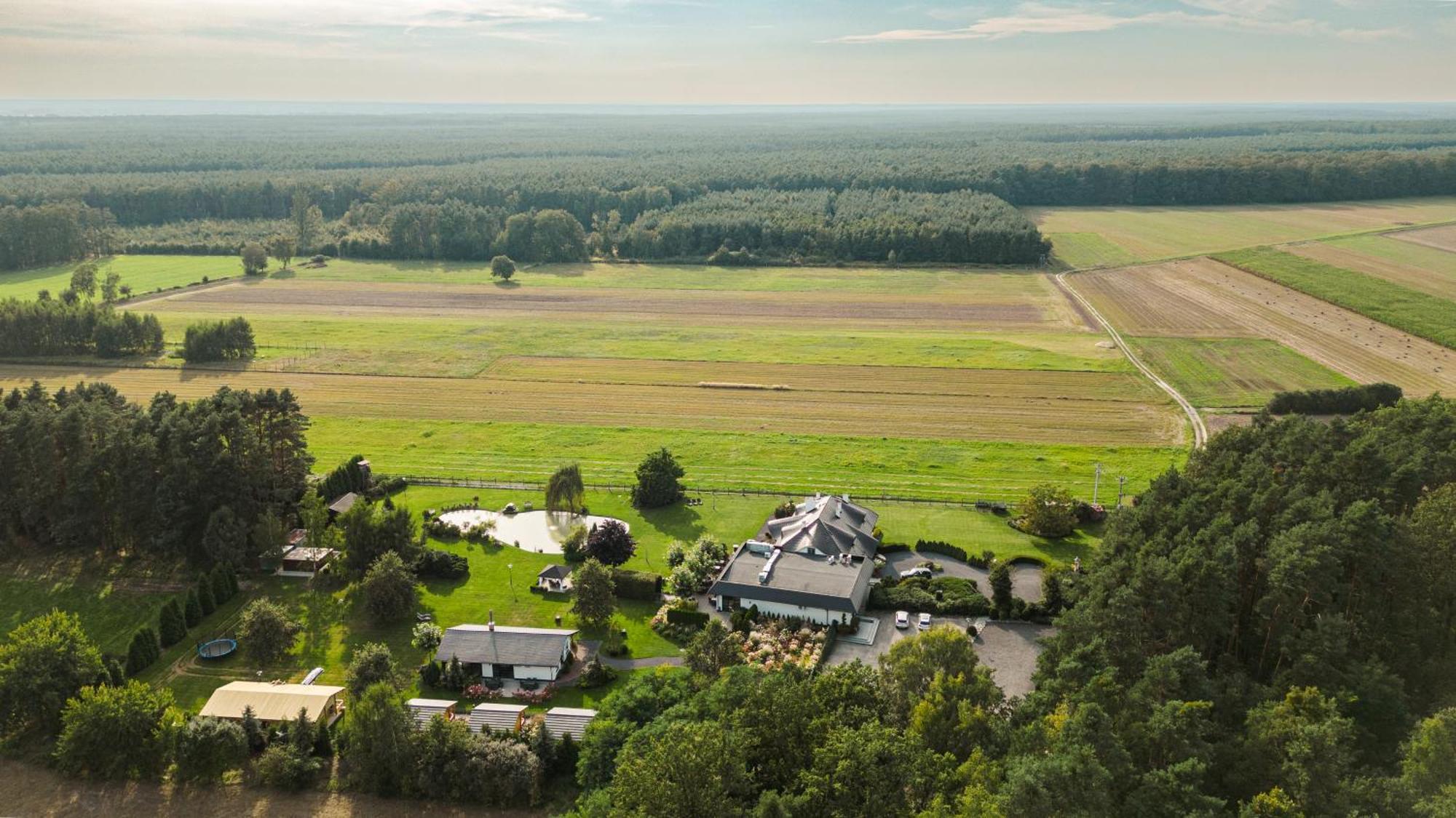 Hubertus Dwor Mysliwski Opole Esterno foto