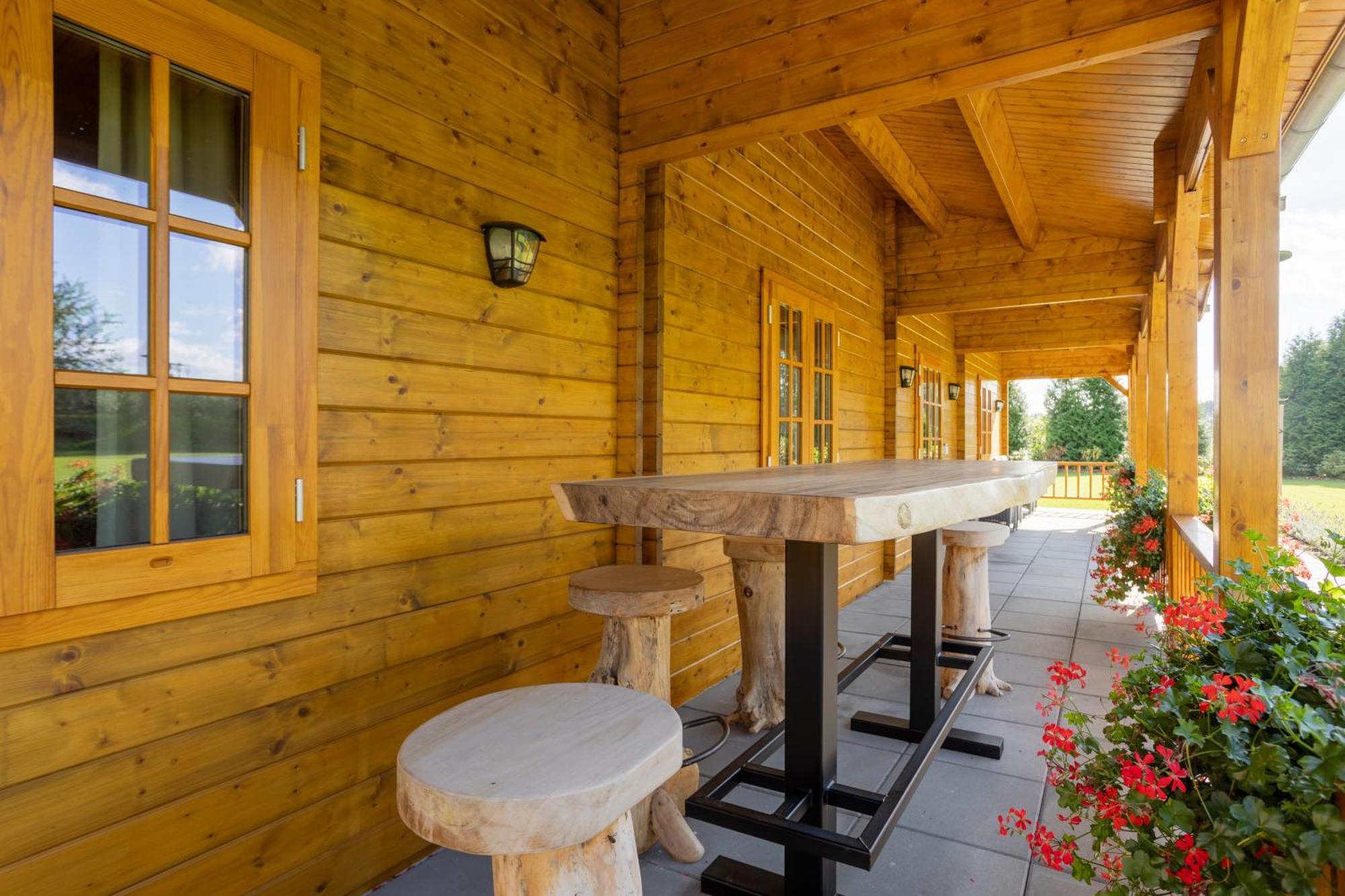 Hubertus Dwor Mysliwski Opole Esterno foto