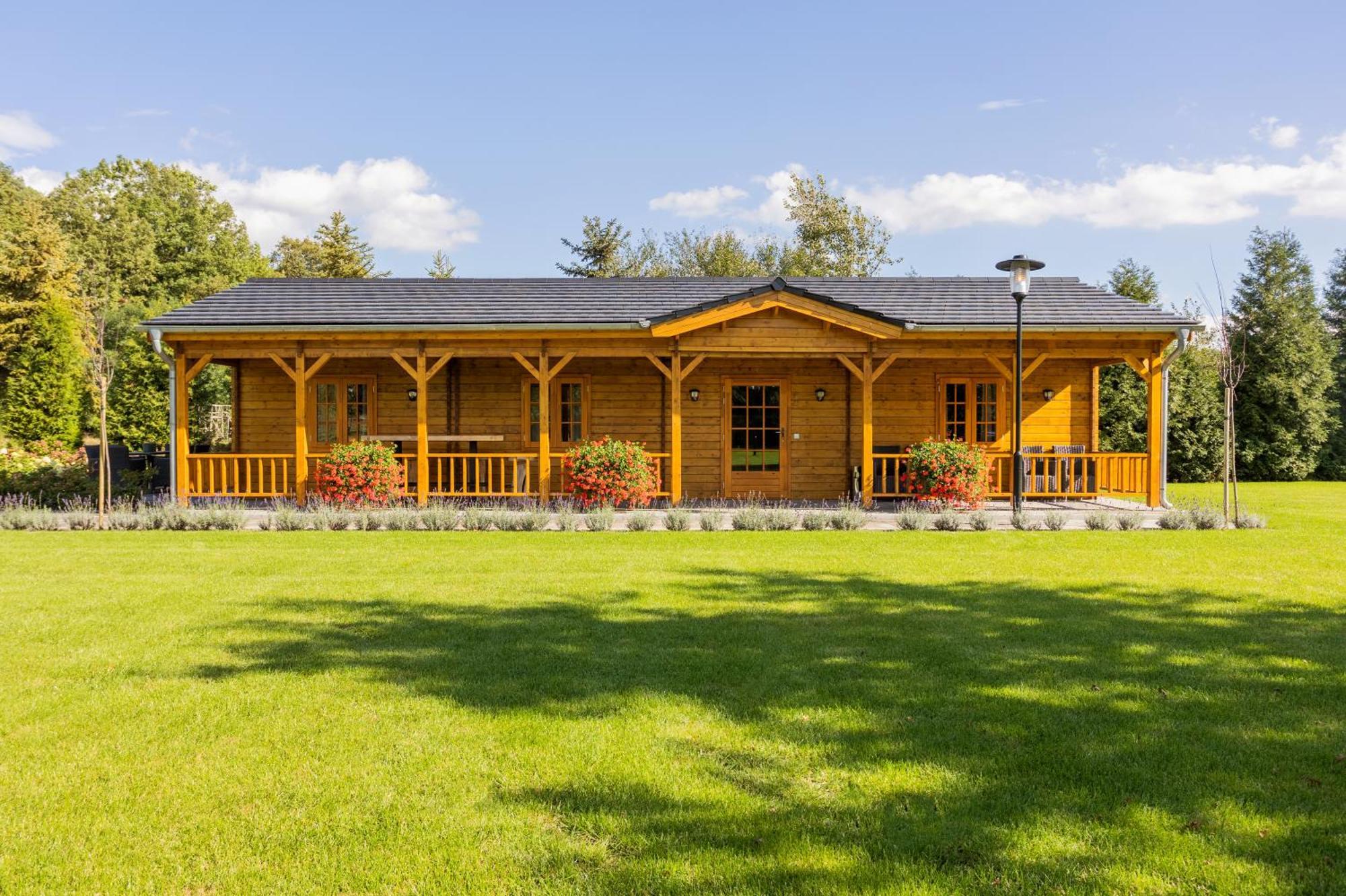 Hubertus Dwor Mysliwski Opole Esterno foto