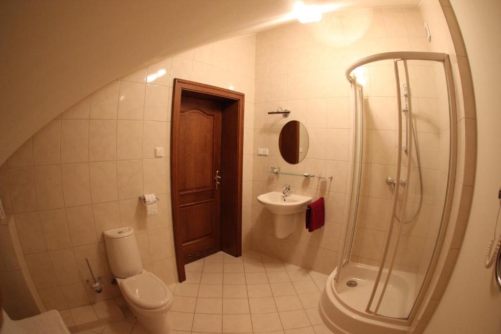 Hubertus Dwor Mysliwski Opole Camera foto